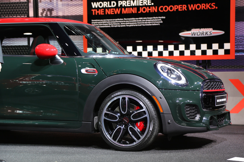 Illustration for article titled The 2015 Mini John Cooper Works: 228 HP And Bonkers Looks For $30,600